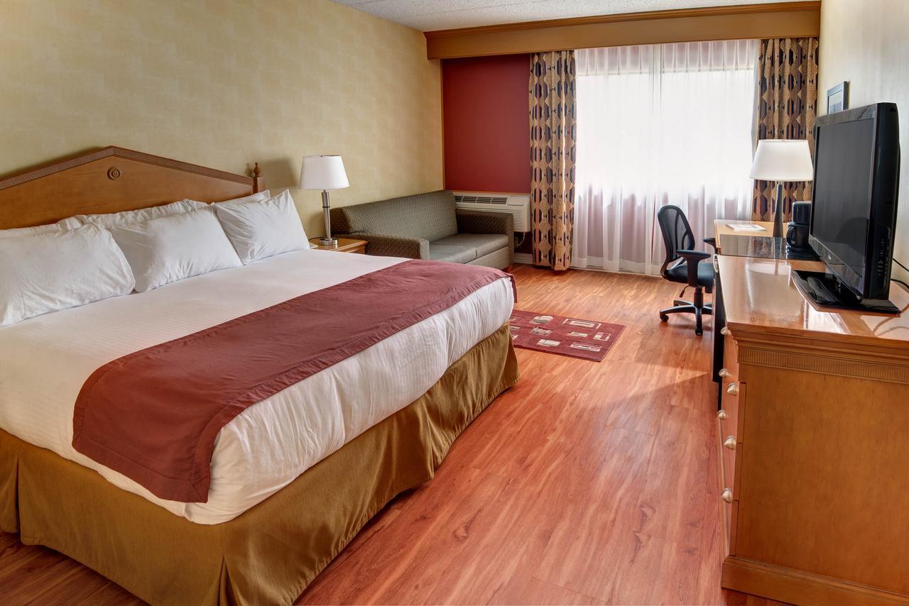 Ramada By Wyndham Toms River Extérieur photo